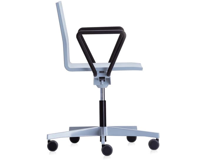 .04 studio chair