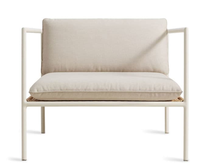 dog days outdoor lounge chair