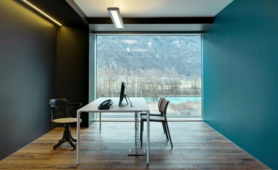 nuur table