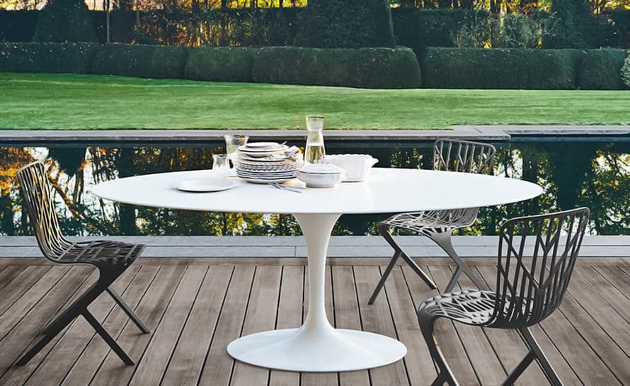 saarinen outdoor oval dining table